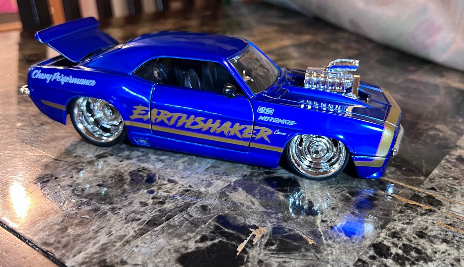 Jada Toys Bigtime Muscle 1:24 1969 Chevy Camaro Earthshaker Die-cast Car