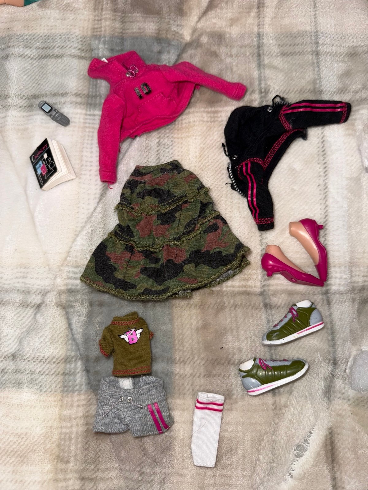 Bratz Back To School Phoebe Clothing Lot