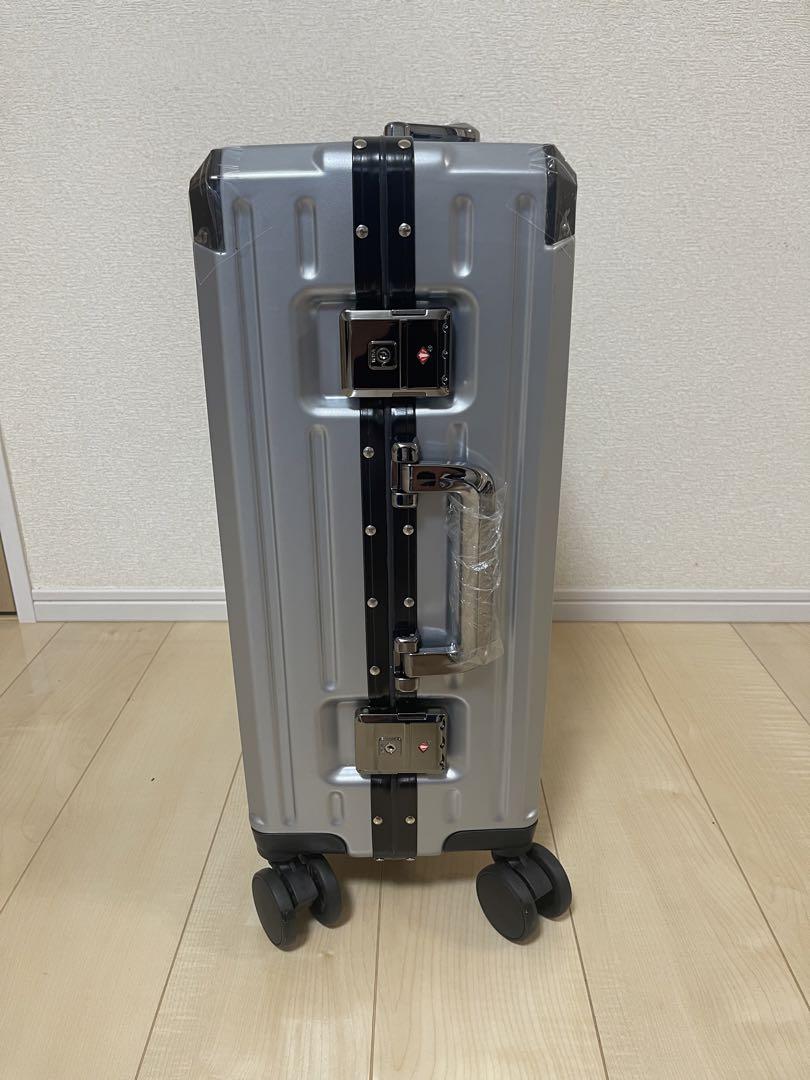 Ultra-Lightweight Suitcase with TSA Lock and 8 Wheels