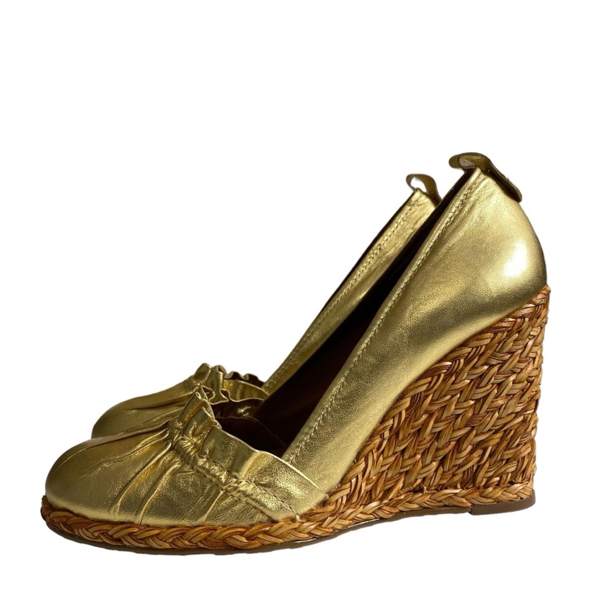 BcbgMaxAzria Gold Leather Wedges Shoes Women’s Size 8B RUNS SMALL