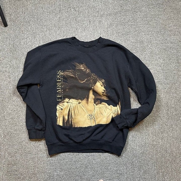Taylor Swift Fearless Taylor’s Version Album Crewneck Pullover Sweatshirt Medium