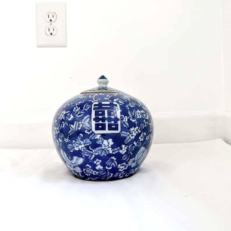 Vintage Hand Painted BLUE And WHITE CHINOISERIE Ginger Jar With Removable Lid