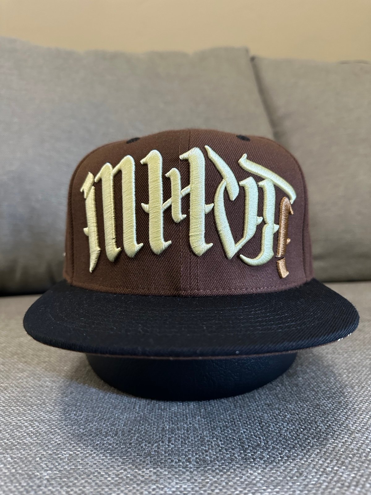 Krown manila mhot hat