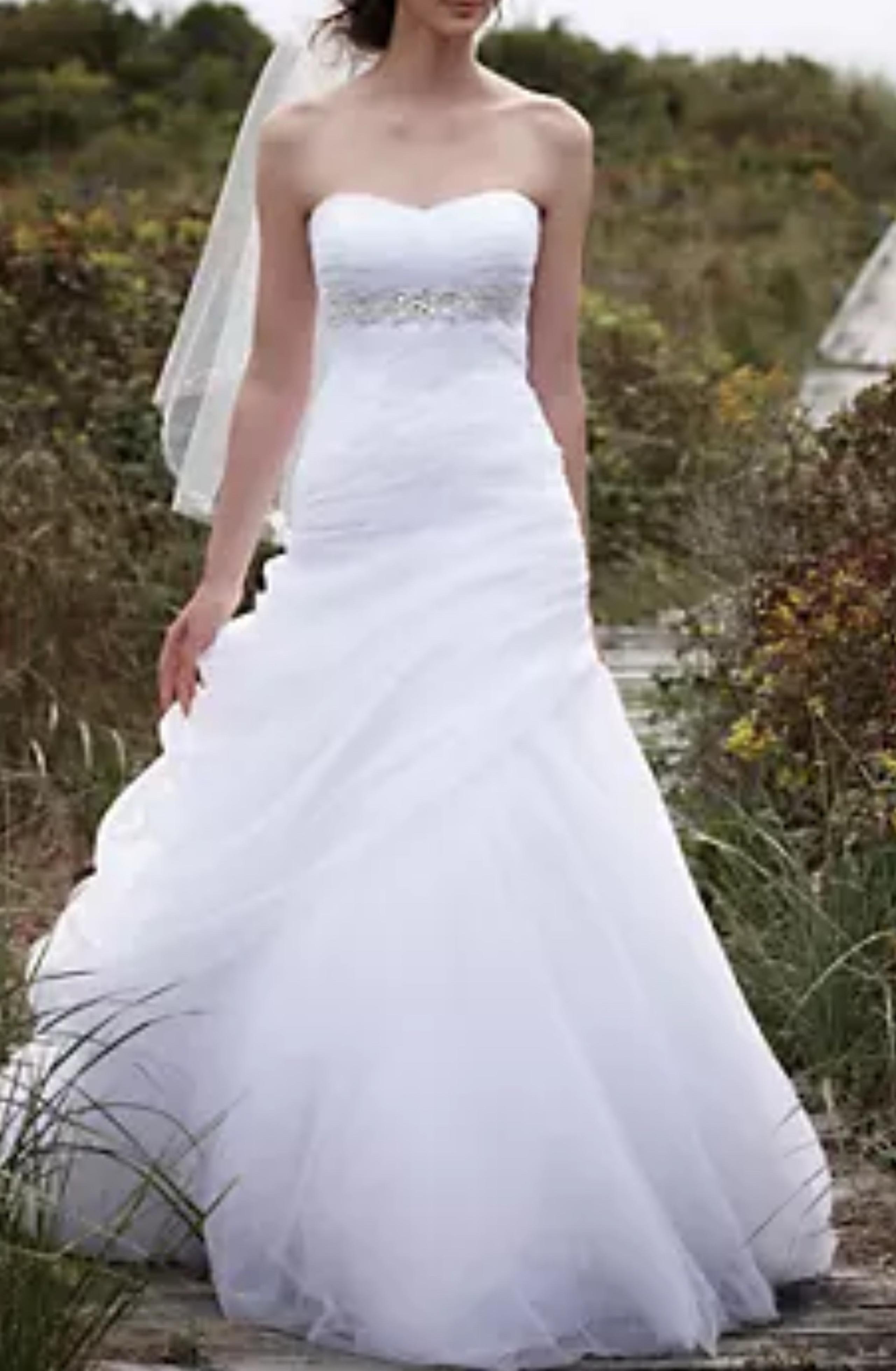 David's Bridal Classic White Gown Size 4