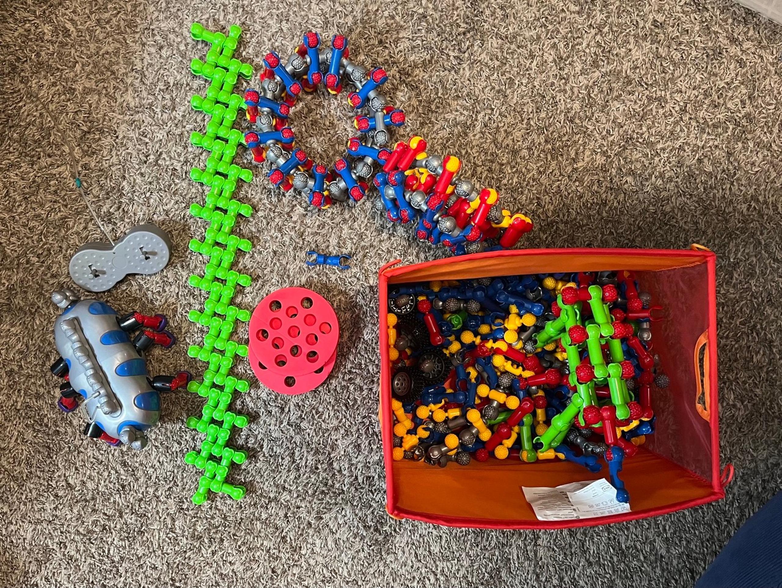 Huge lot of Zoob Stem Building Toys, including remote control “mover”