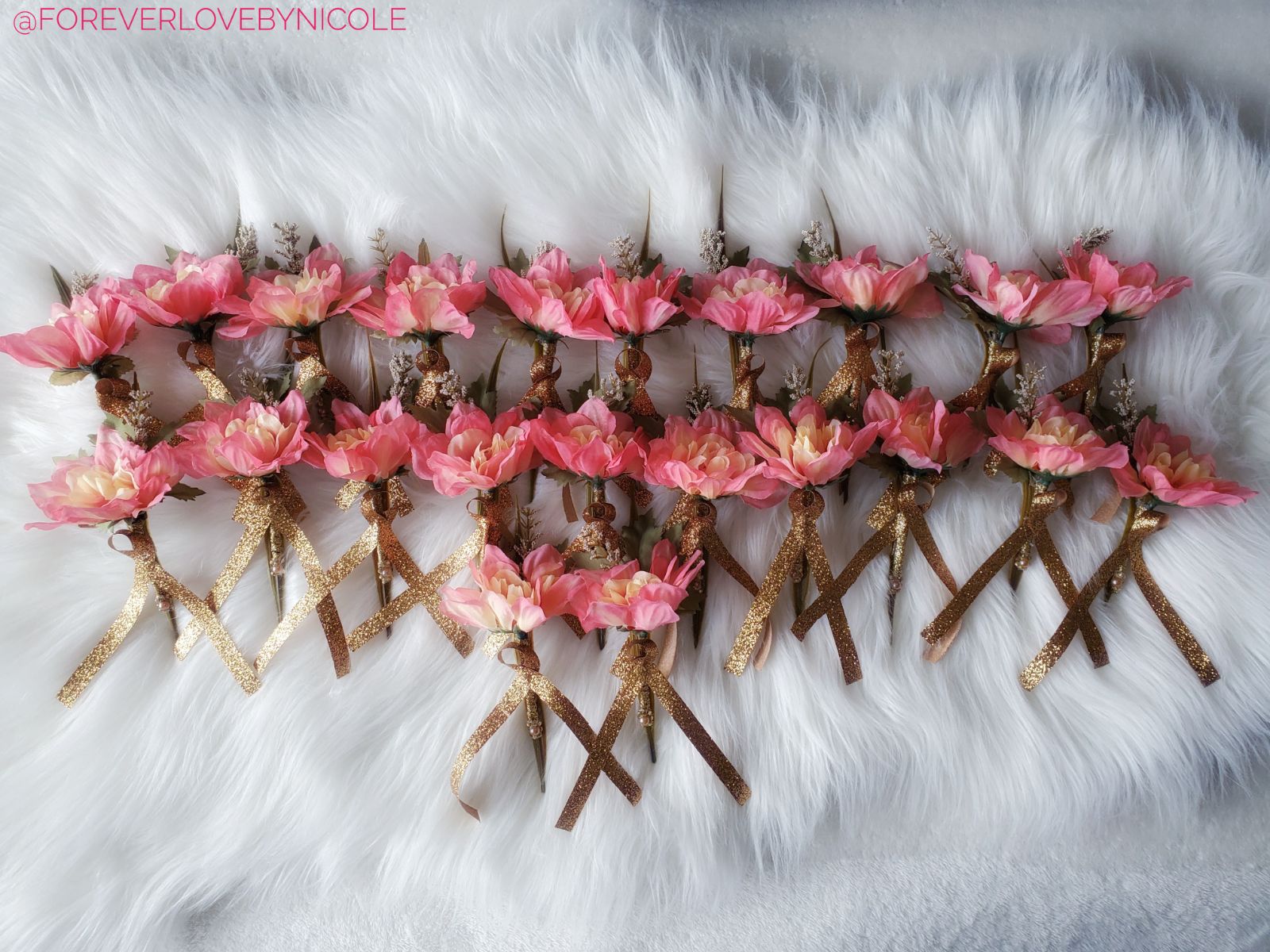 (22) occasion boutonnieres w/pins