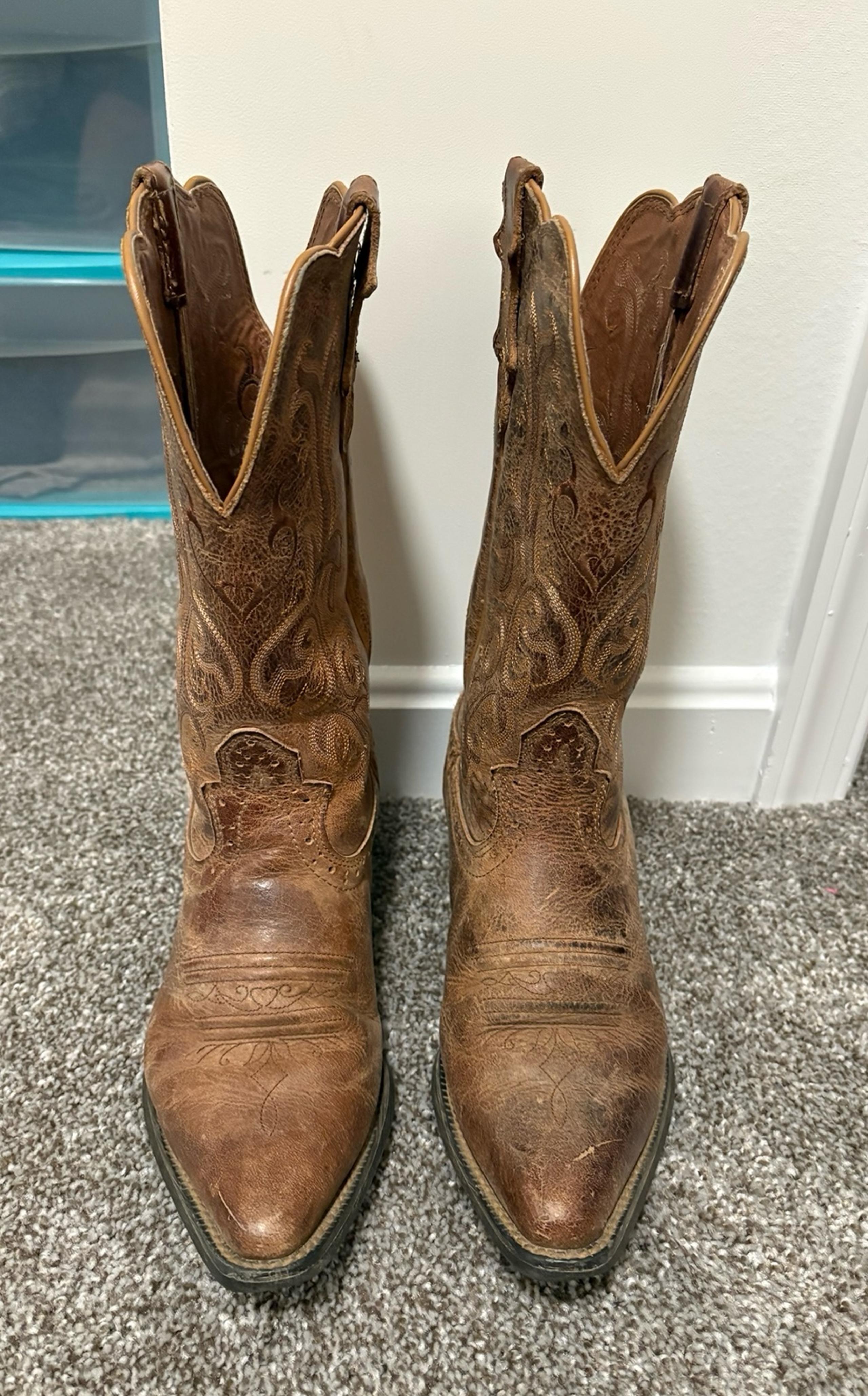 Justin cowgirl boots size 9