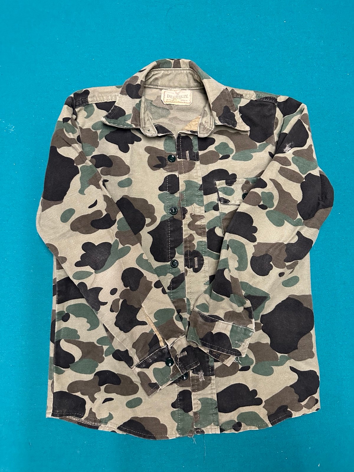 Vintage Deerskin Camouflage Button Down Shirt Size kids Medium (8-10)