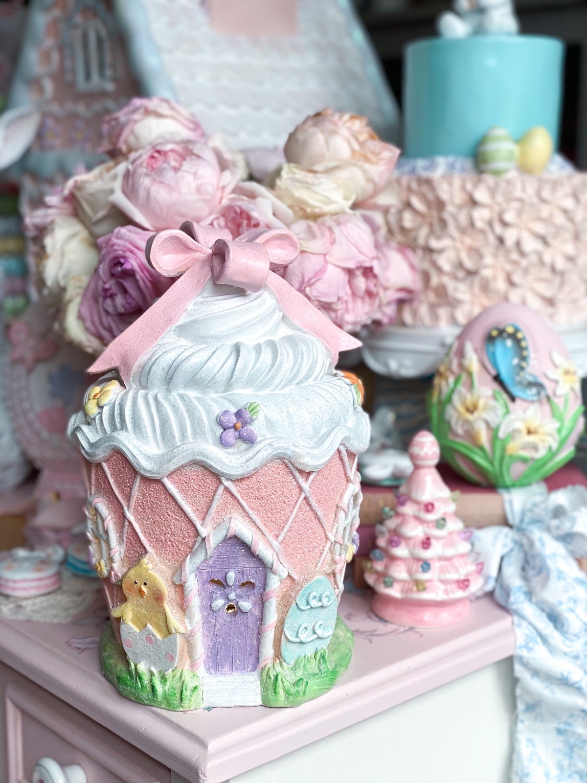 Pastel Pink & Purple LED light up Cupcake Easter house w chick and egg