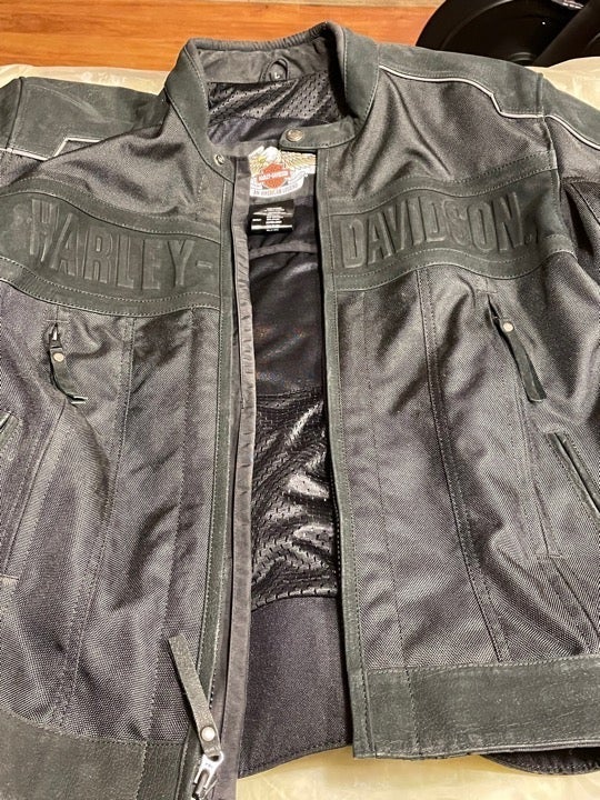 Motorcycle riding jacket