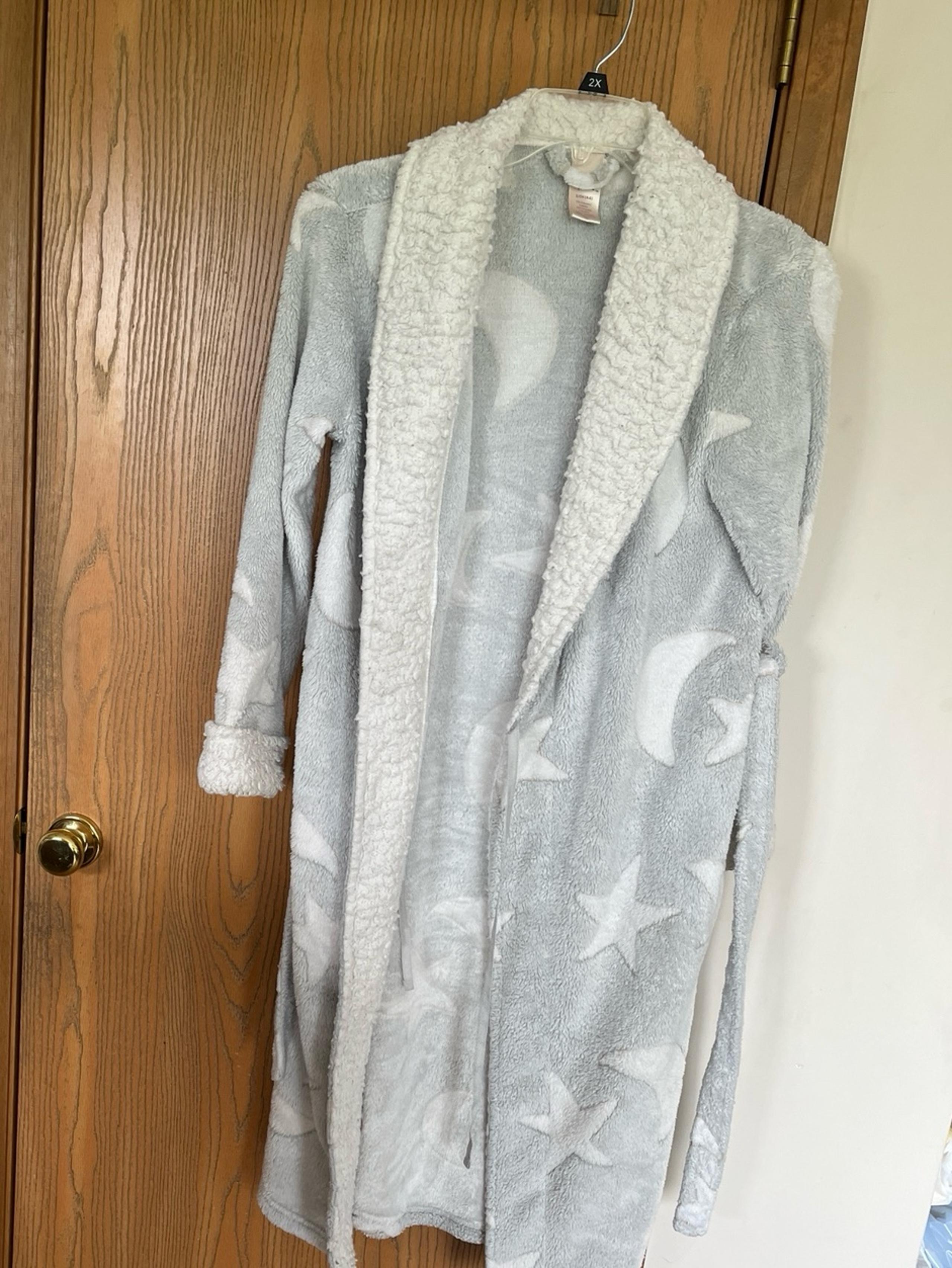 Woman’s  Secret Treasures Very Soft Grey Robe Size Small 4/6