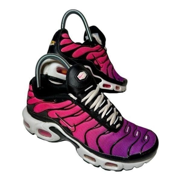 Nike Air Max Plus Dusk Vivid Purple/Hyper Pink-Black Sneakers Women’s 6