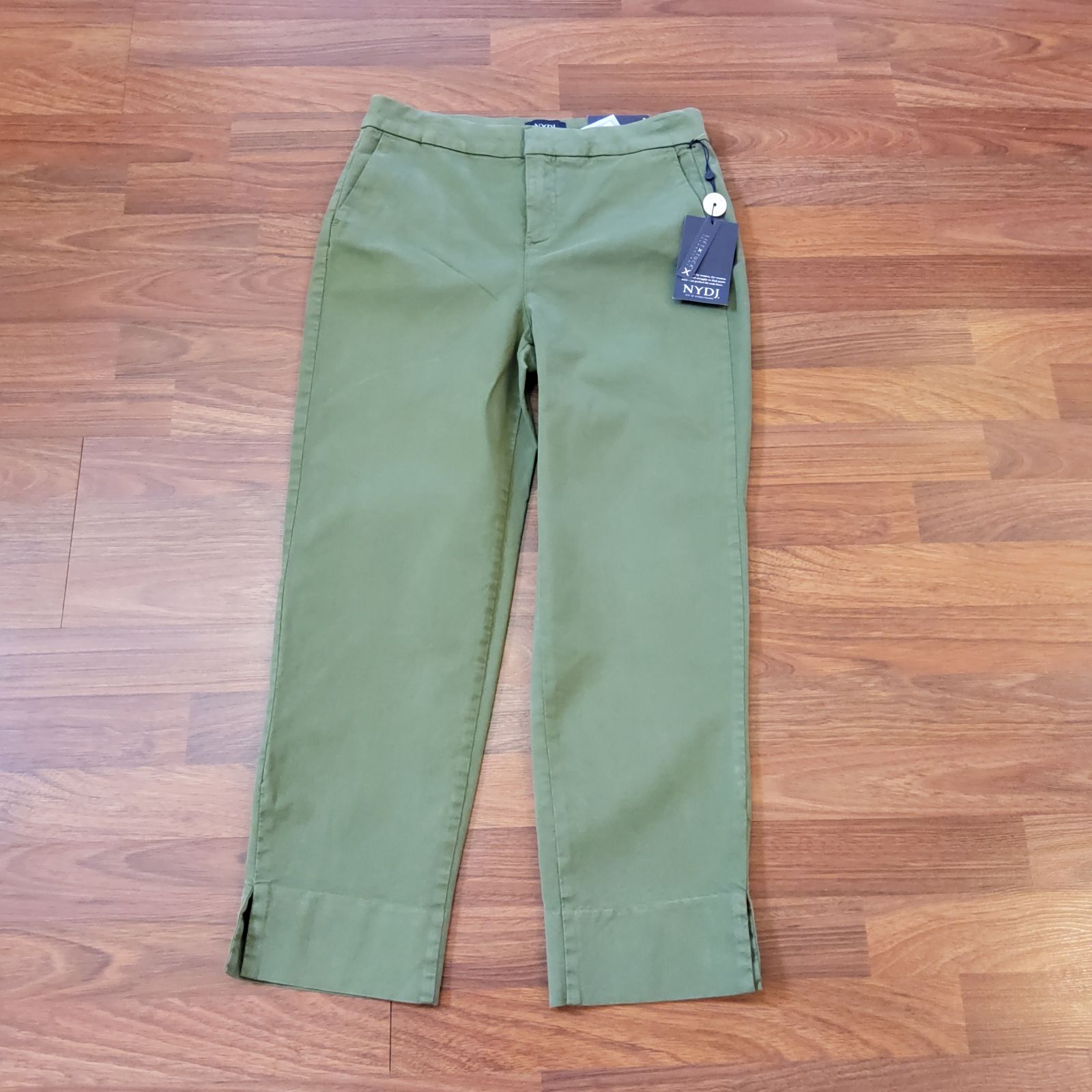 NYDJ Relaxed Crop Chino Olivine Size 2 Green New