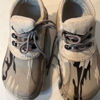 Unisex Crocs White and Gray Camouflage Leather upper area Shoes Men 9 WM 11