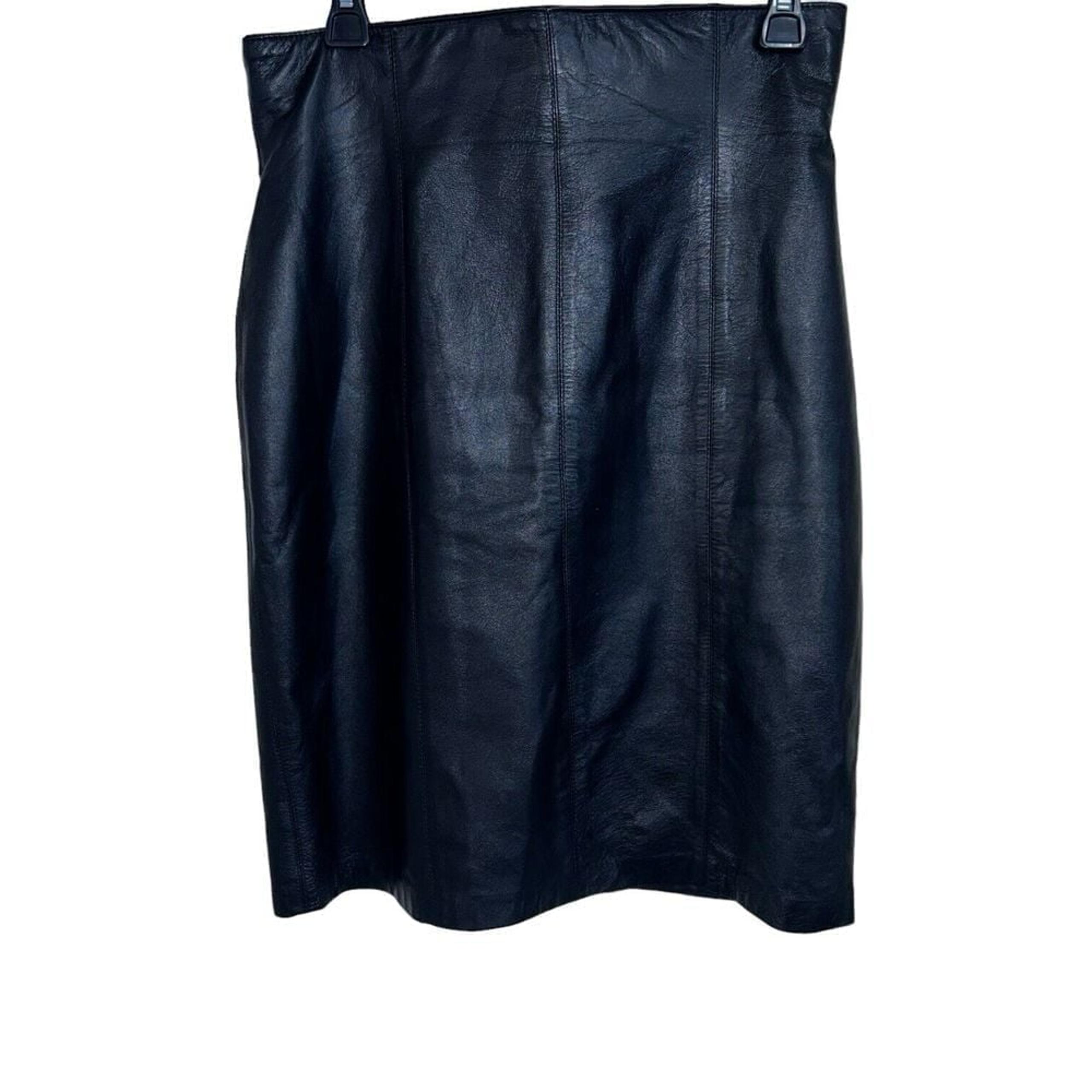 Adrienne Vittadini Shirt Size 10 100% Genuine Leather Black  Straight Pencil