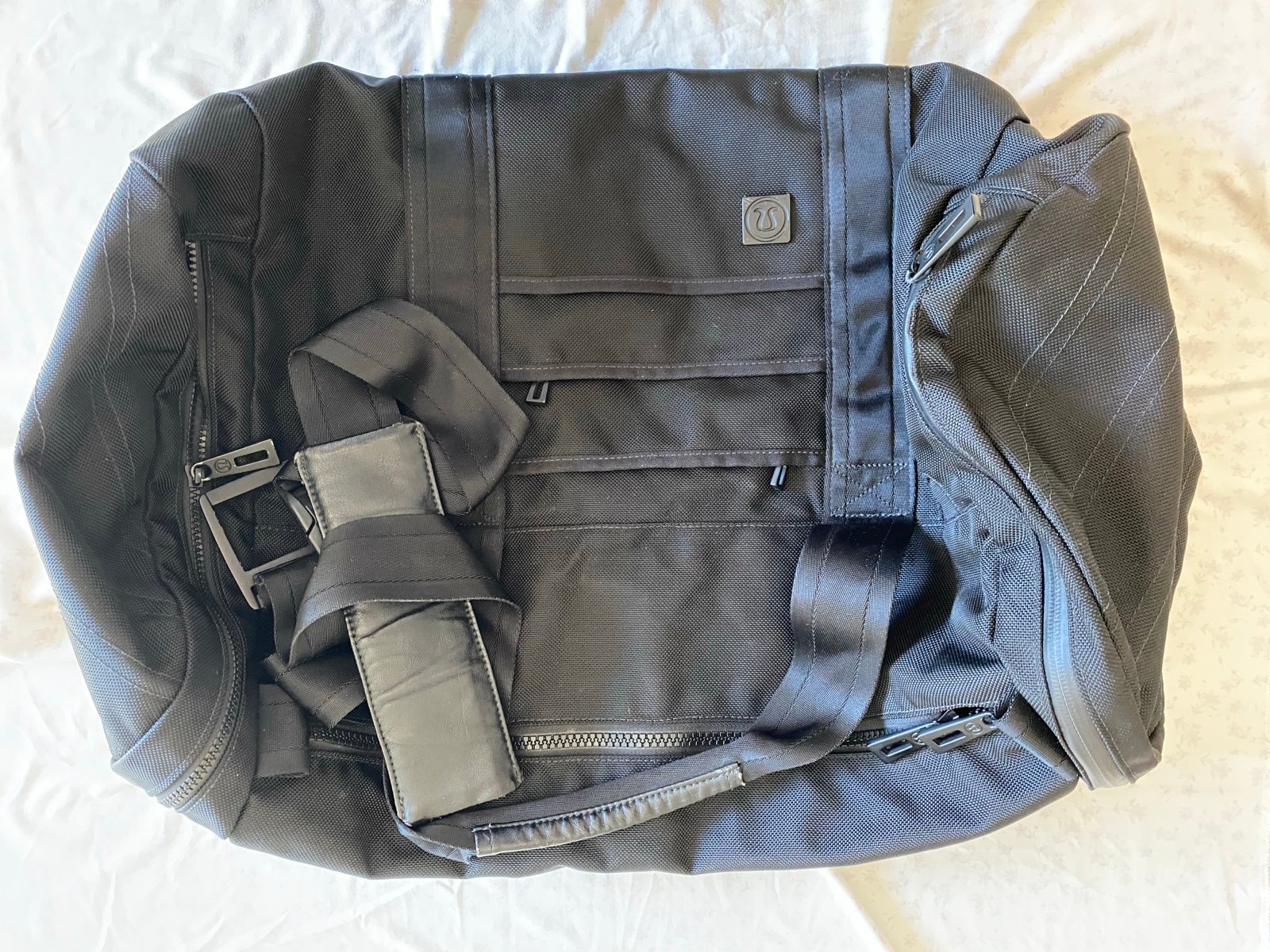 Lululemon gym yoga duffel bag with shoulder strap