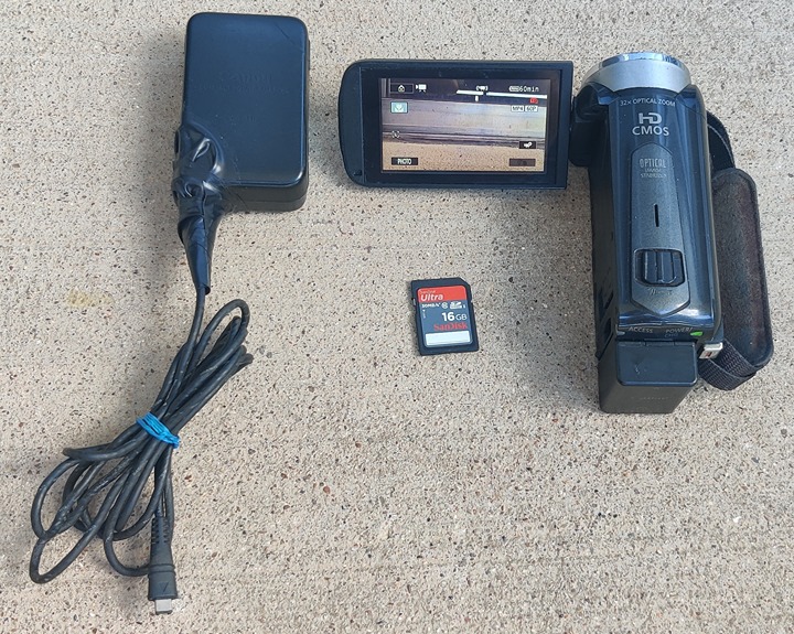 Canon VIXIA HF R400 HD 53x Advanced Zoom Camcorder w Battery, Charger, Card READ