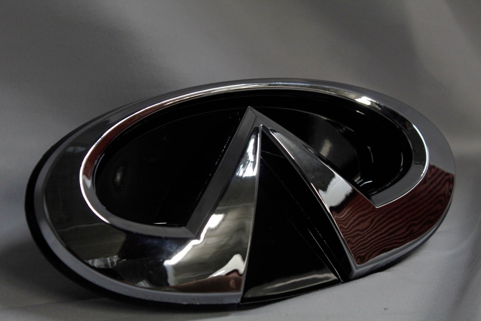 Infiniti Q50 Emblem 14-17