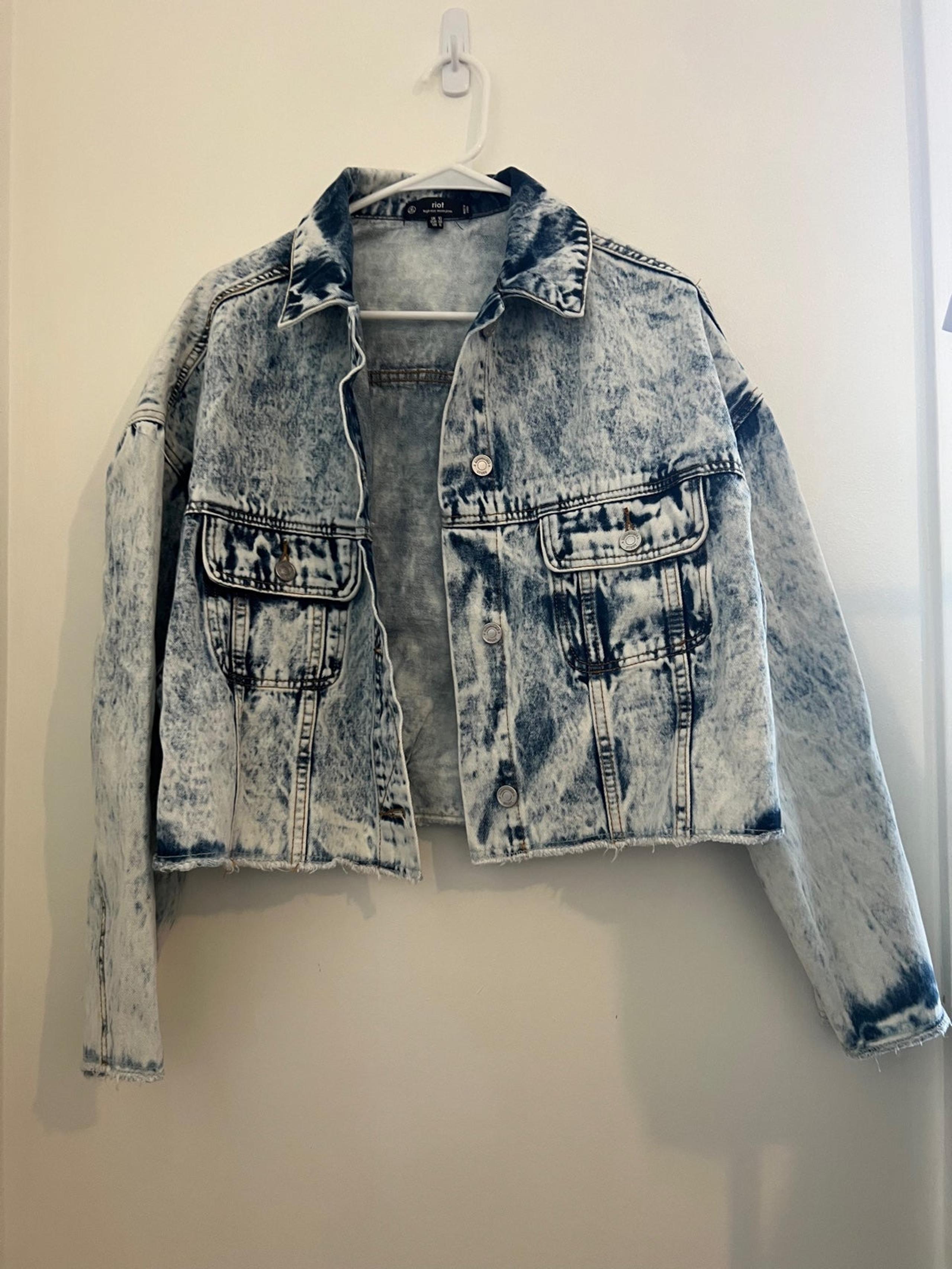 Acid Wash Denim Cropped Jacker Size 6 - Missguided