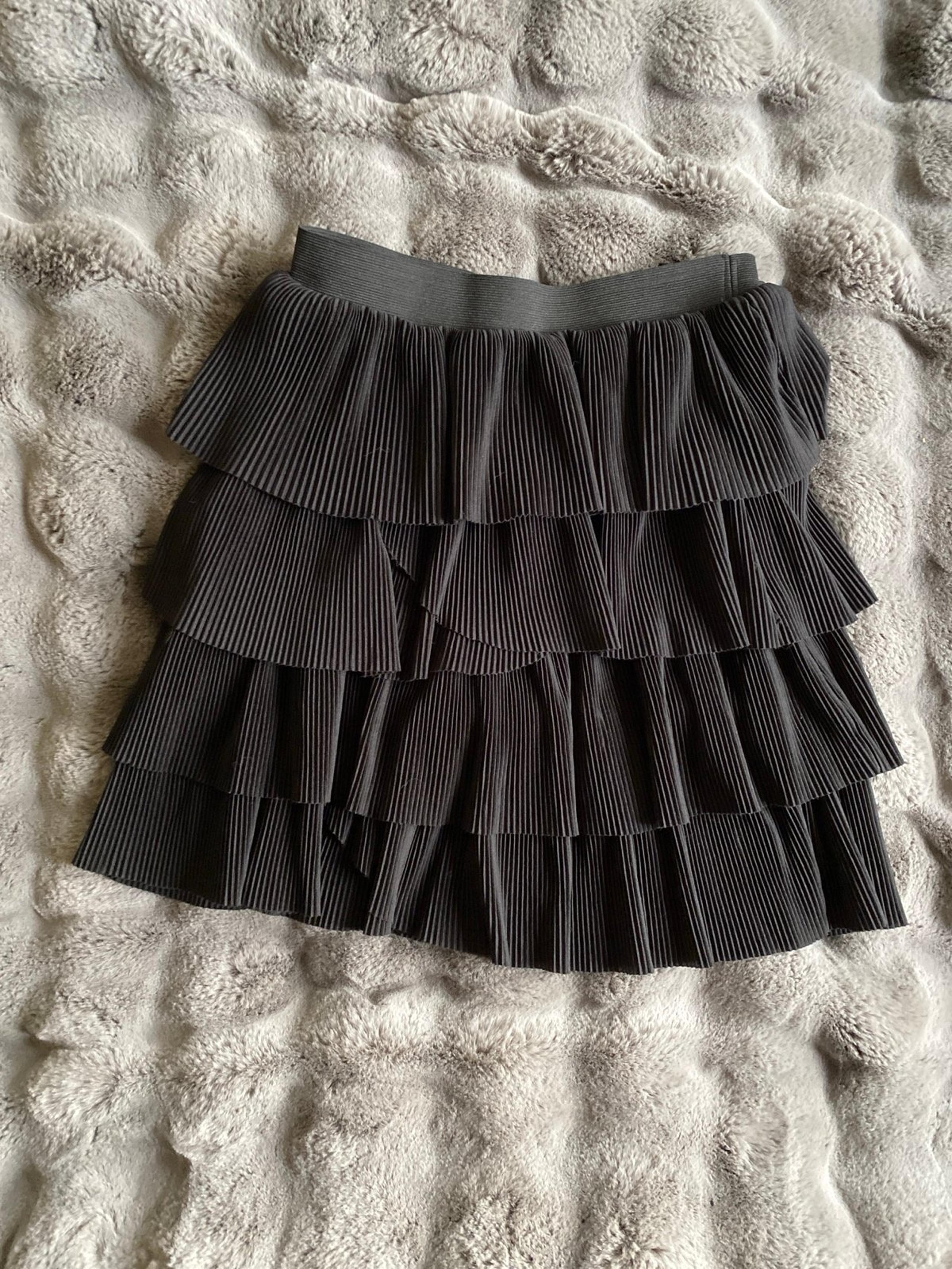 Small H&M black ruffle skirt with elastic waist  #129