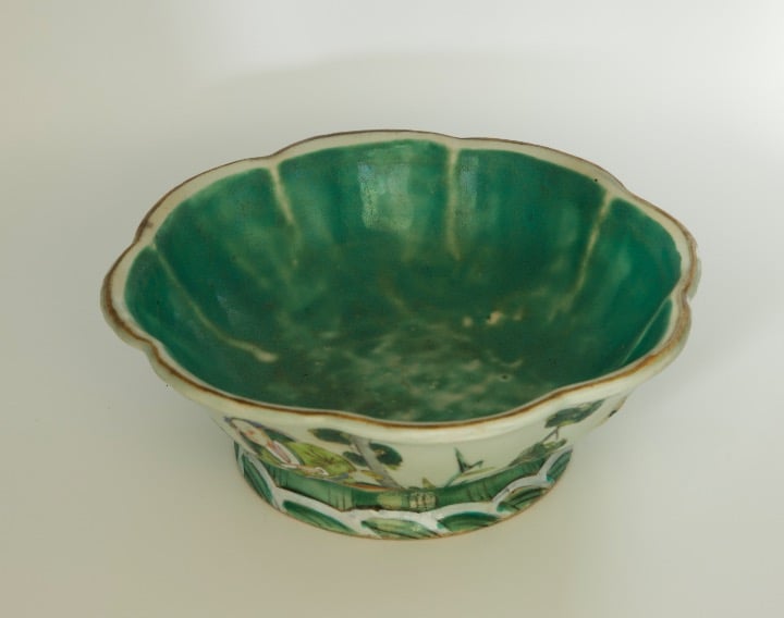 19th Century Chinese Famille Rose Large Bowl.