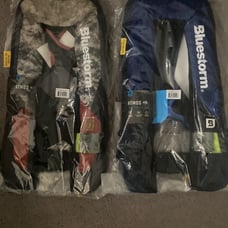 Life jackets (3) Bluestorm Atmos 40