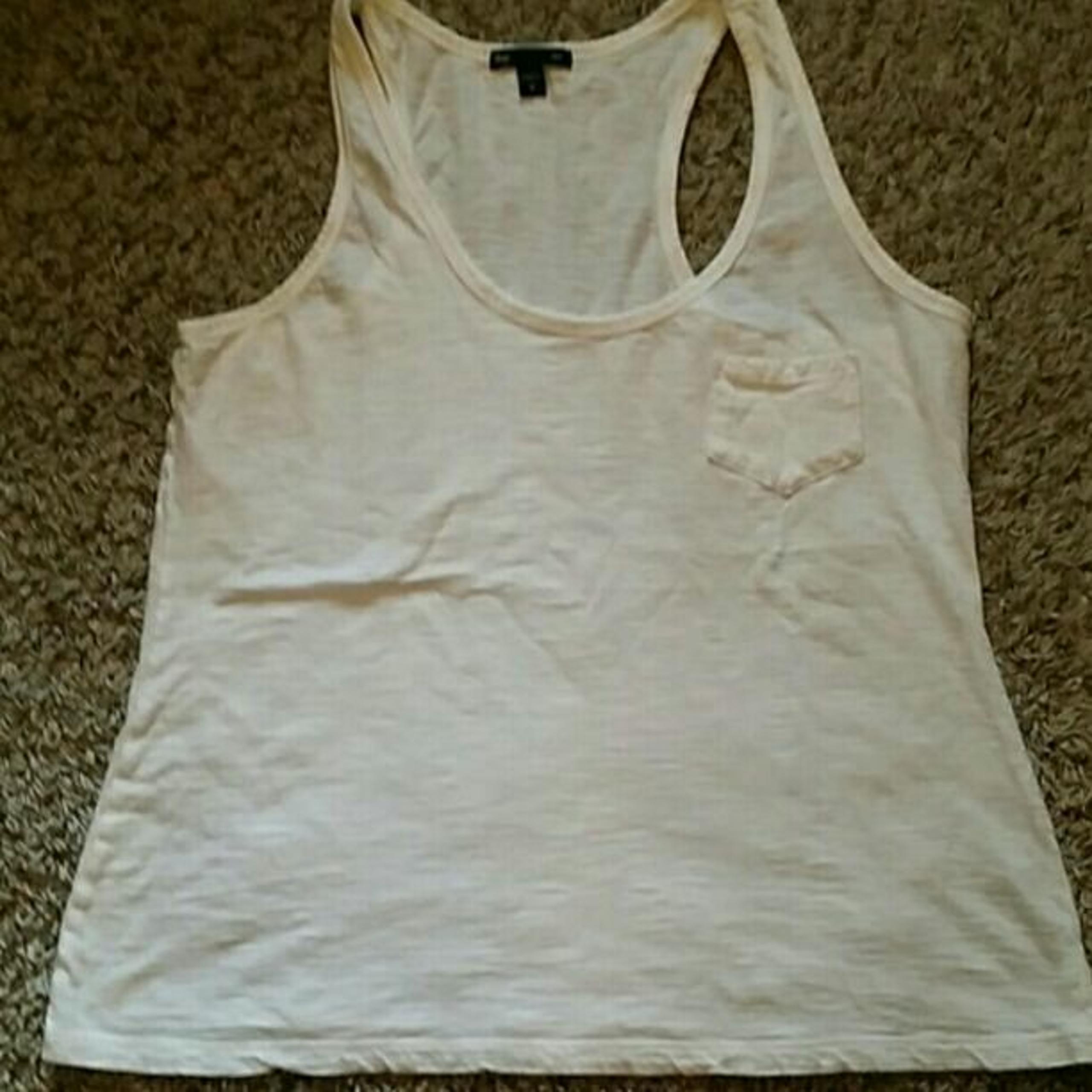 Size m gap white pocket tank top