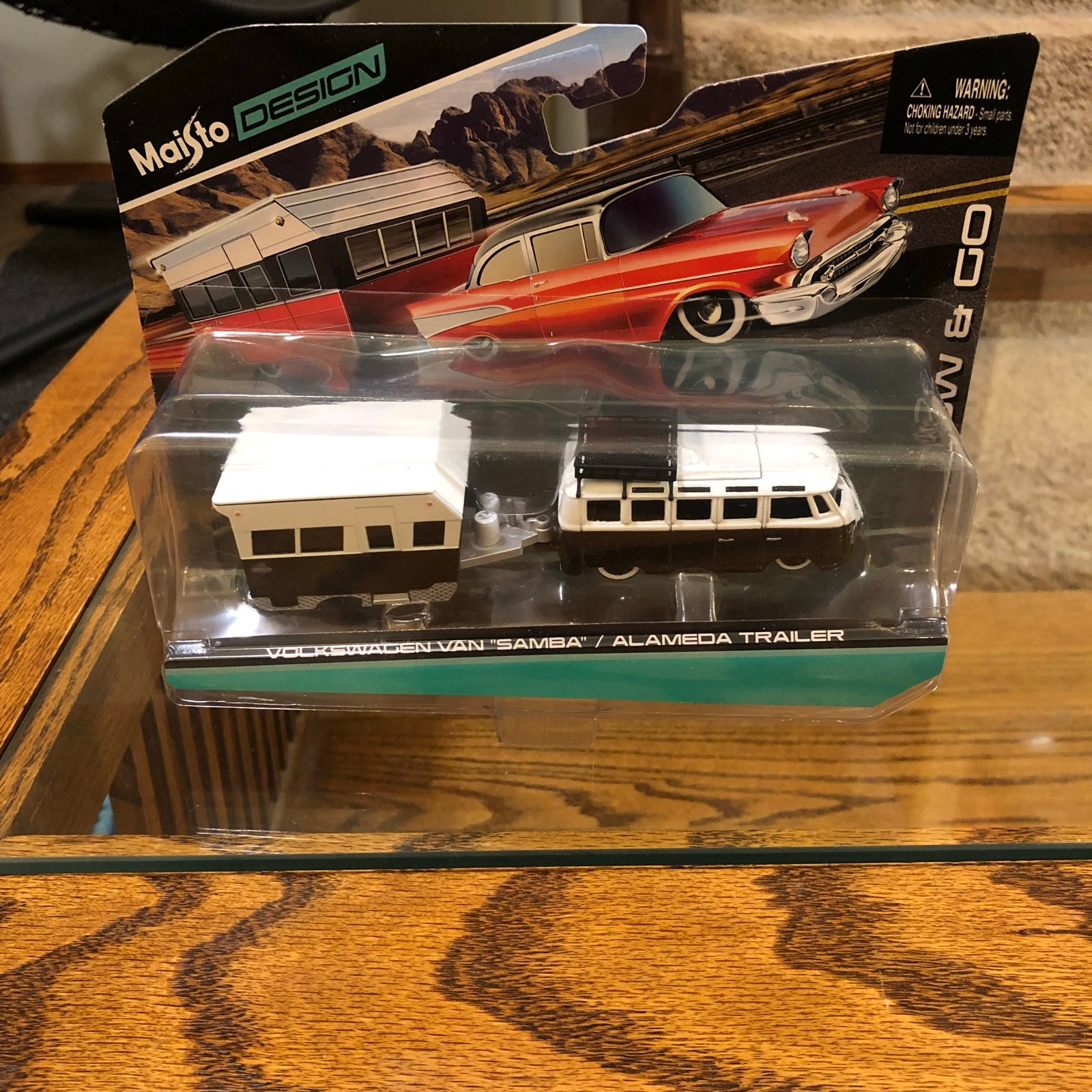 New Maisto 15368H Volkswagen Van Samba with Alameda Trailer 1:64 Diecast
