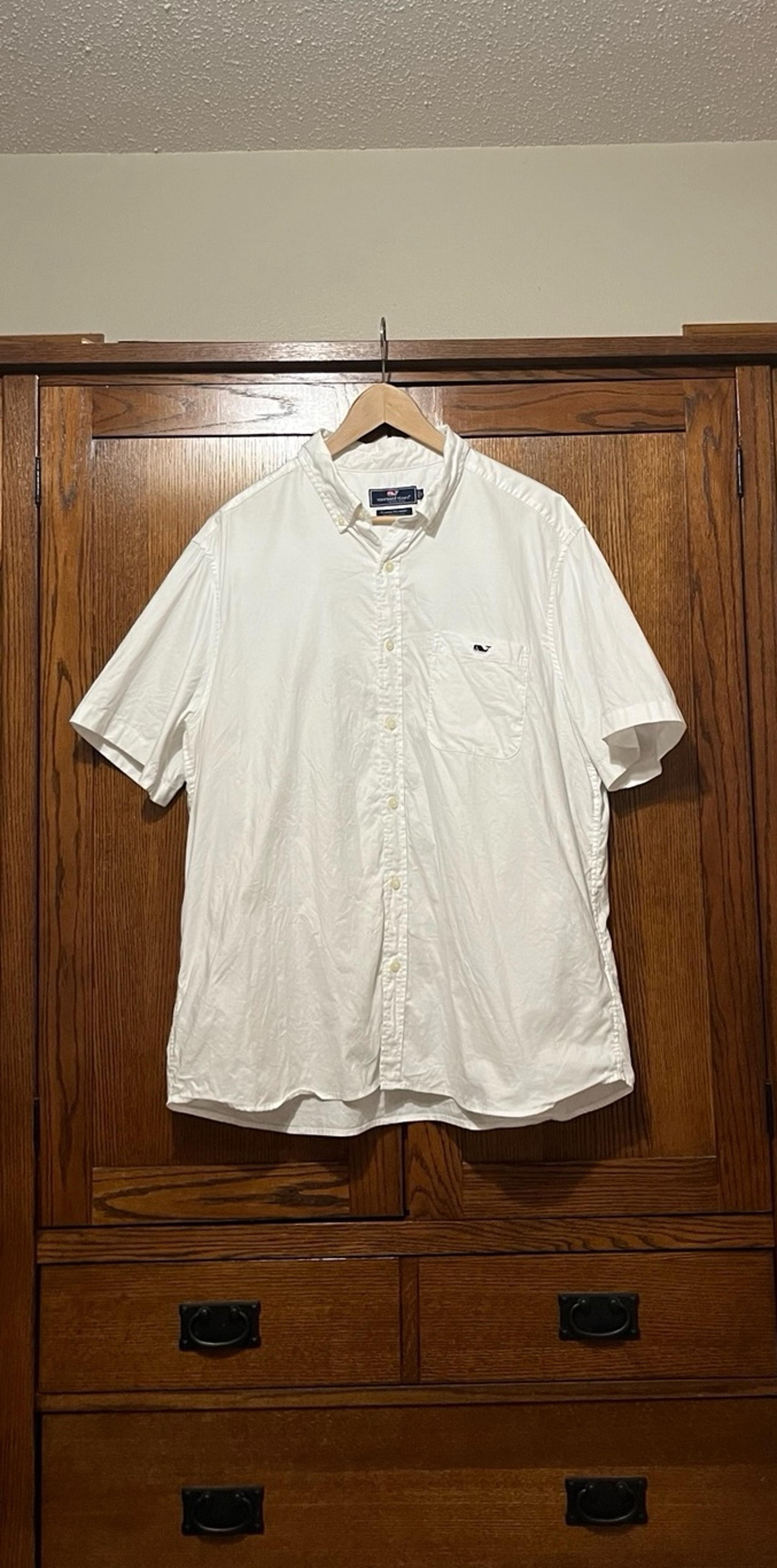 Vineyard Vines white short sleeve button-up shirt XL