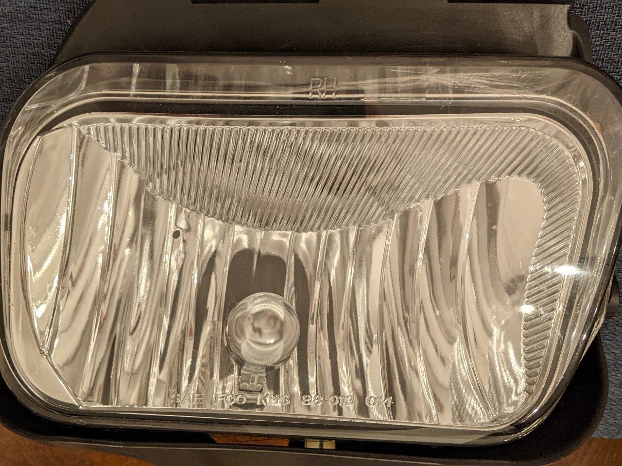 Aftermarket Fog Lights (Pair) Chevy Silverado And Avalanche (New) H10 Bulbs