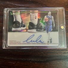 Luka doncic sneaker spotlight auto 35/99 reprint