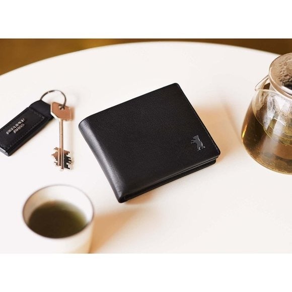 Men’s Black Leather Billfold Wallet with Coin Pocket