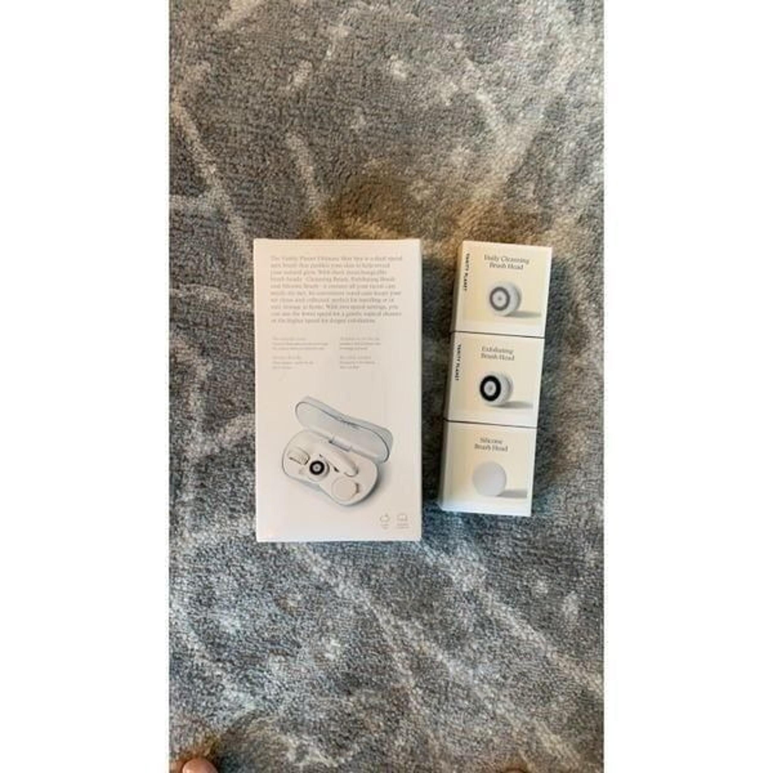 Vanity planet blue facial brush kit