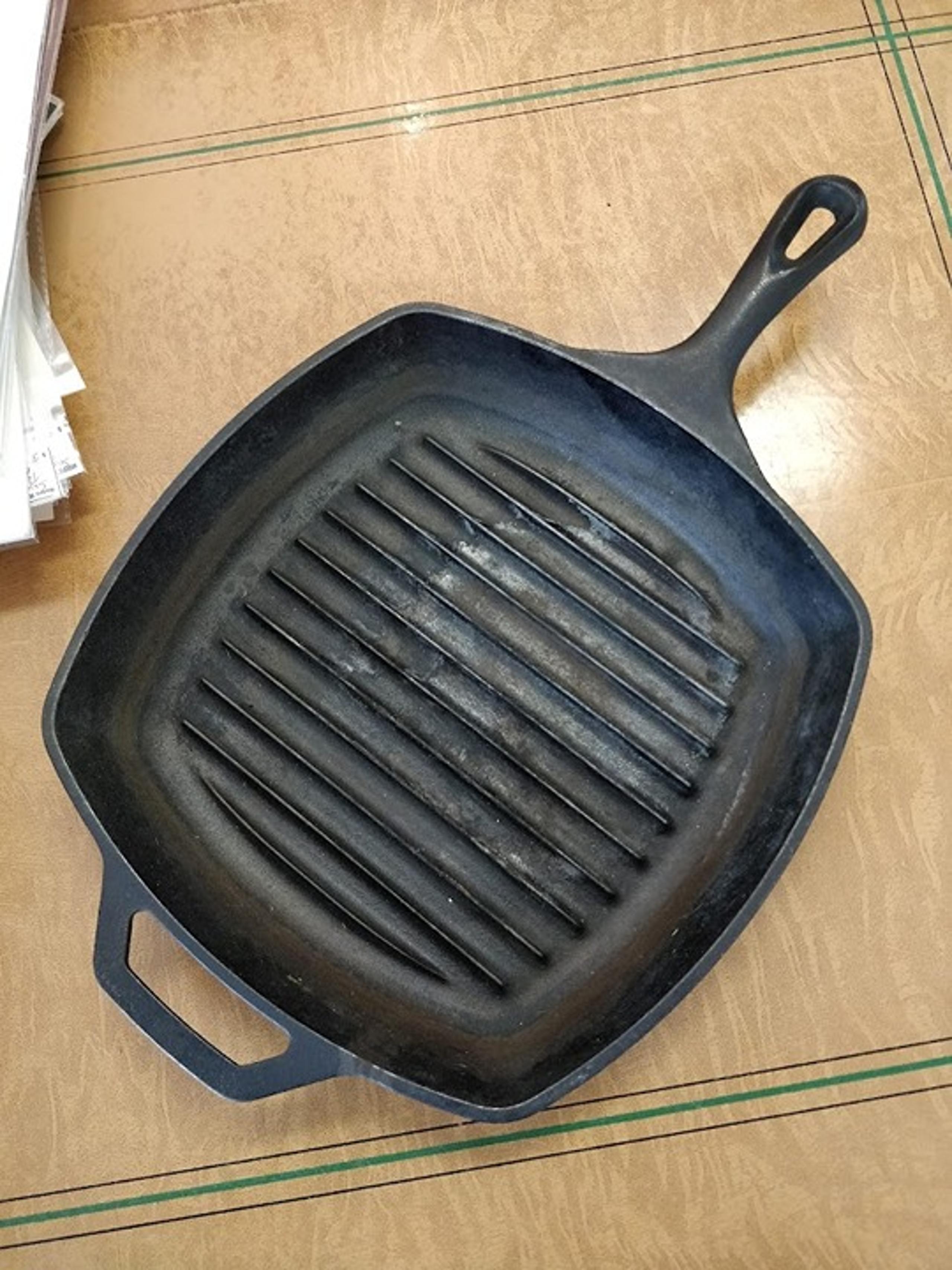 Vintage Lodge Cast Iron Grill Frying Skillet Griddle Fry Pan Square 10.5” USA