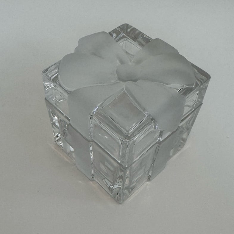Tiffany & Co. Present / Gift with Bow crystal trinket jewelry box