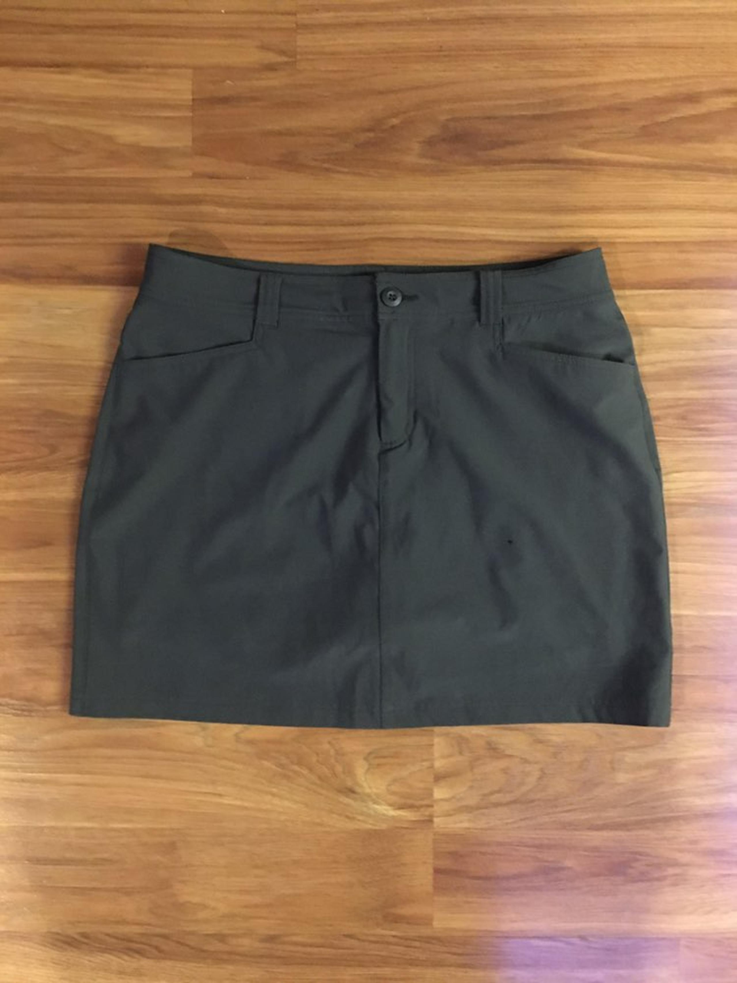 NEW NWT Eddie Bauer size 8 grey skort