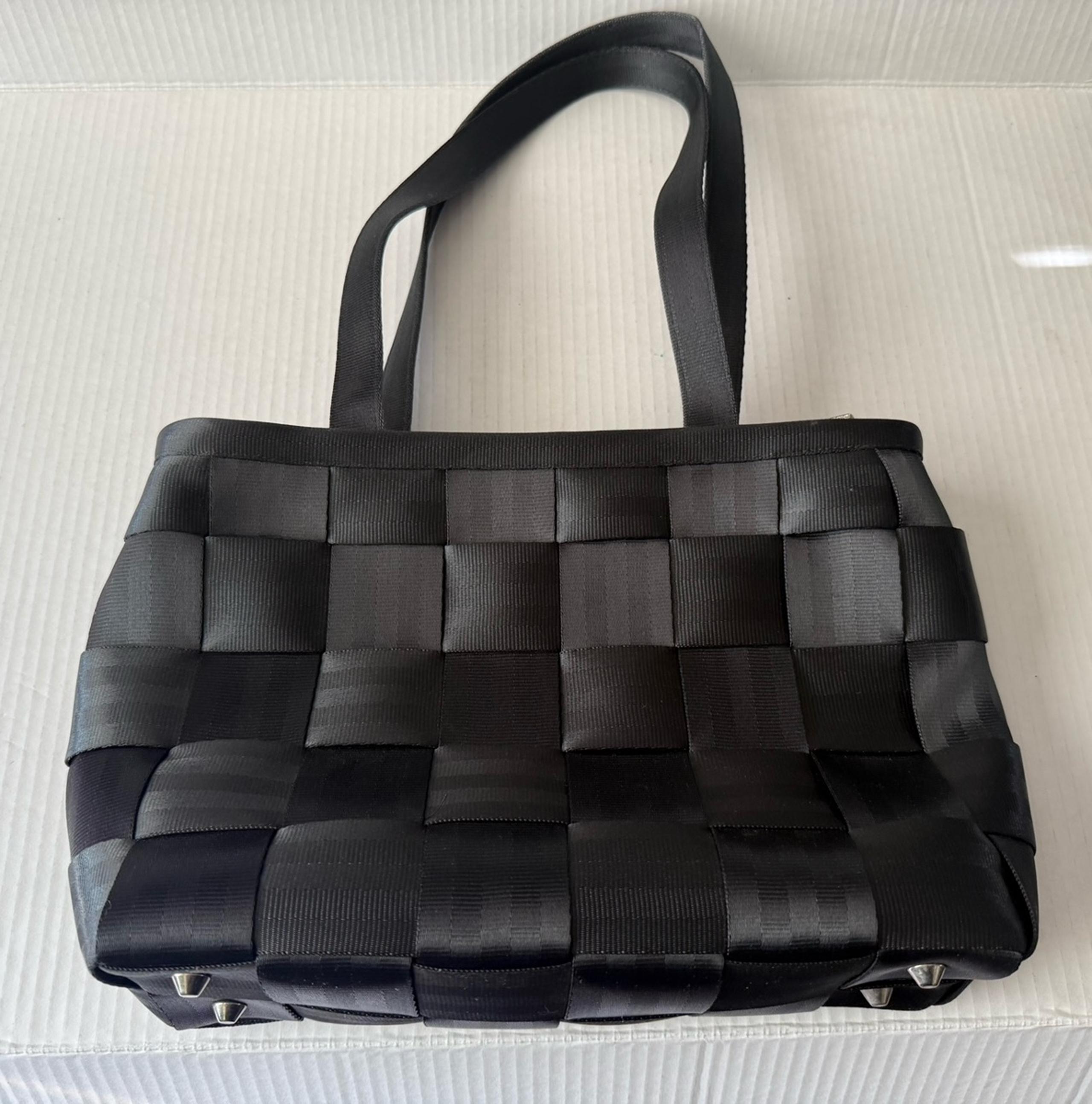 The Original Harveys Seatbelt Bag Black Two Handle Top-Zip Shoulder Tote Large