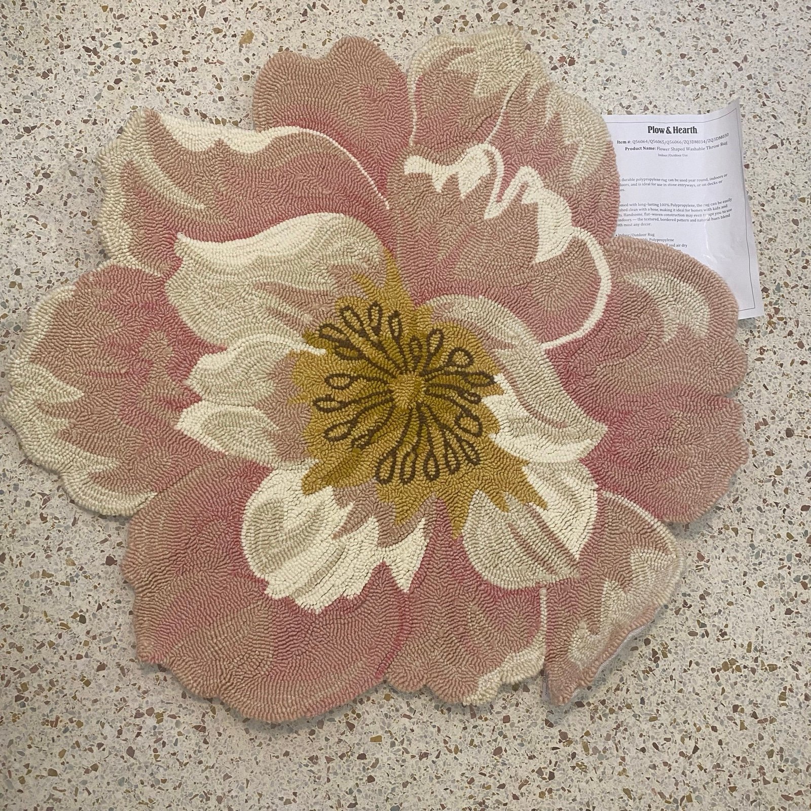 Plow & Hearth Dogwood Flower Shaped Rug
