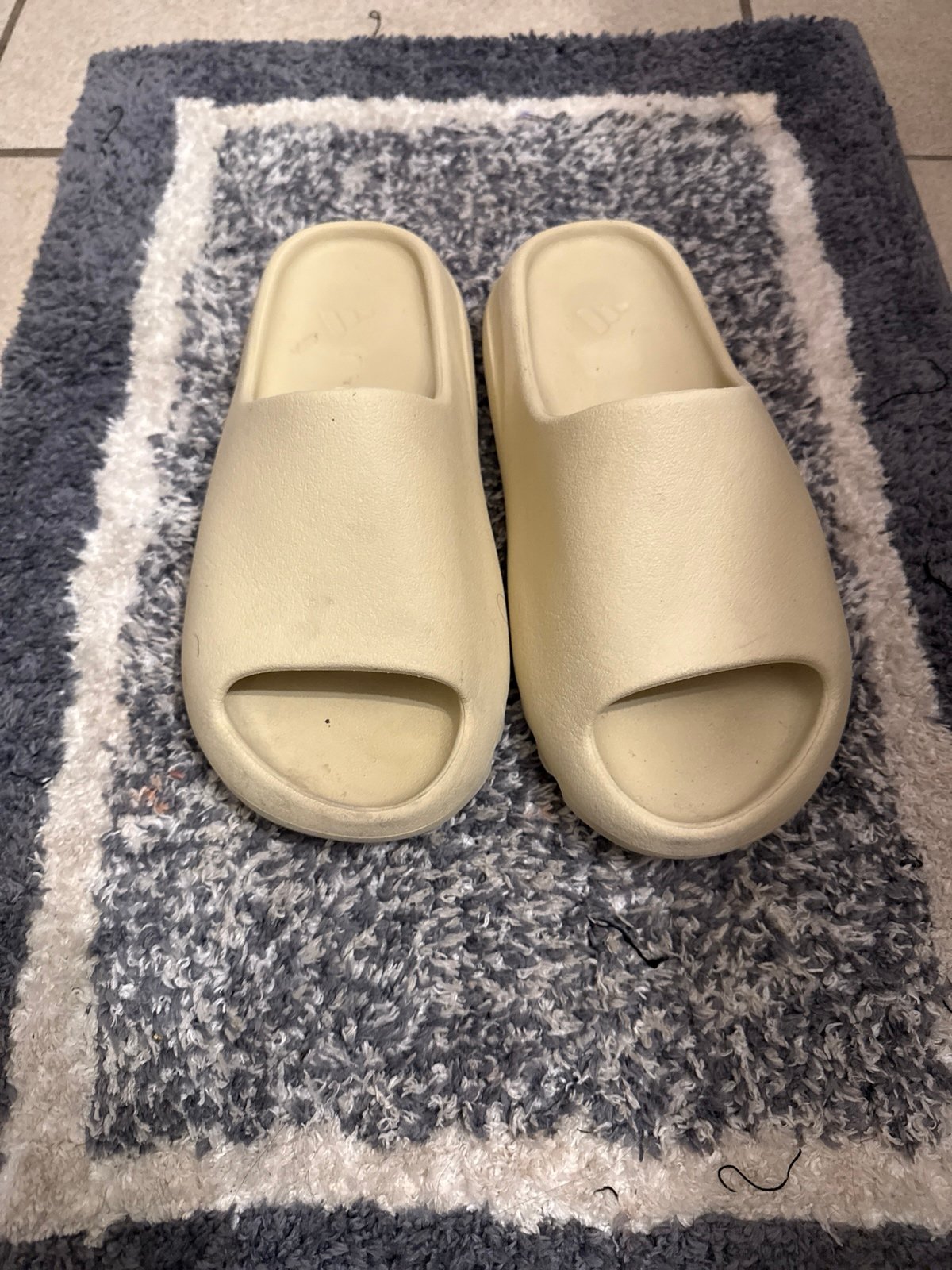 Yeezy bone slide size 9