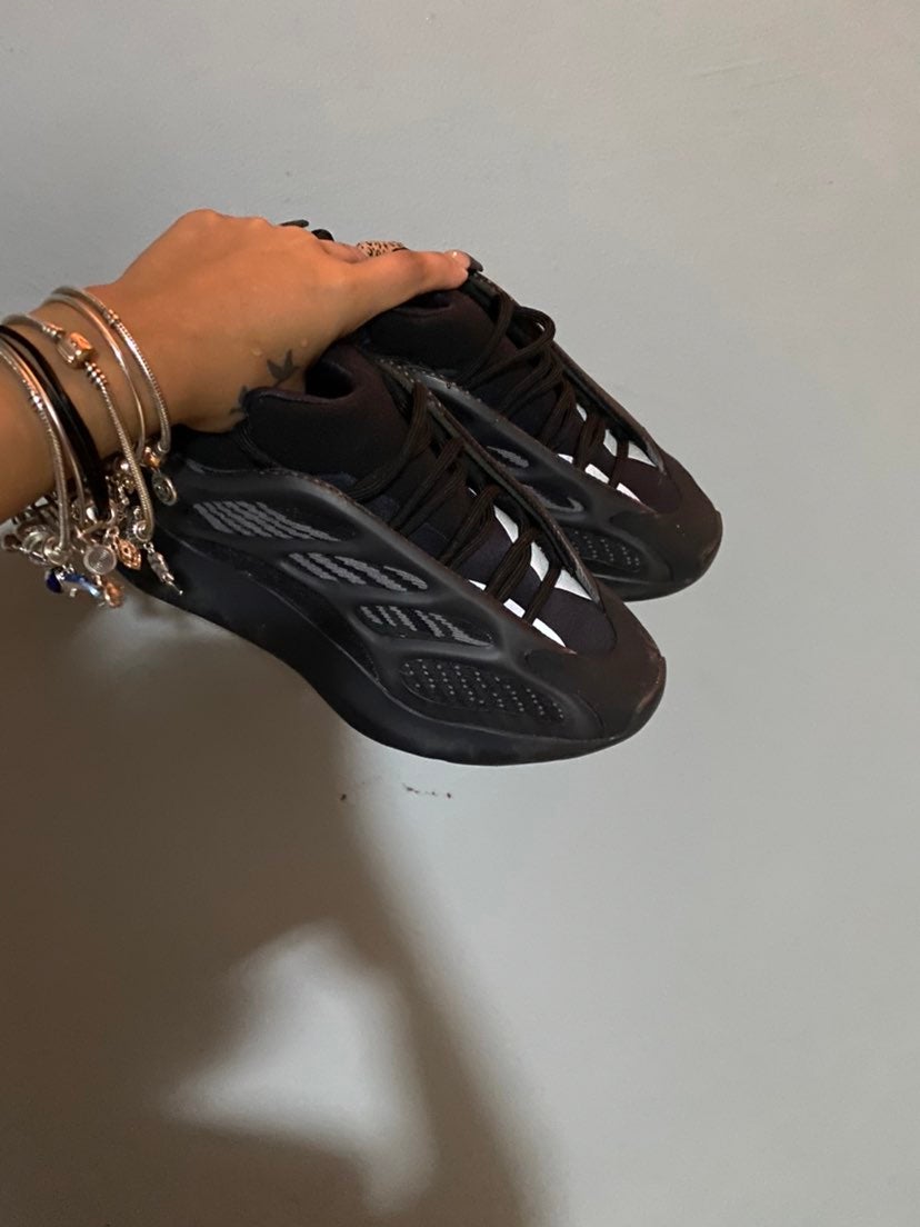 Yeezy 700 v3