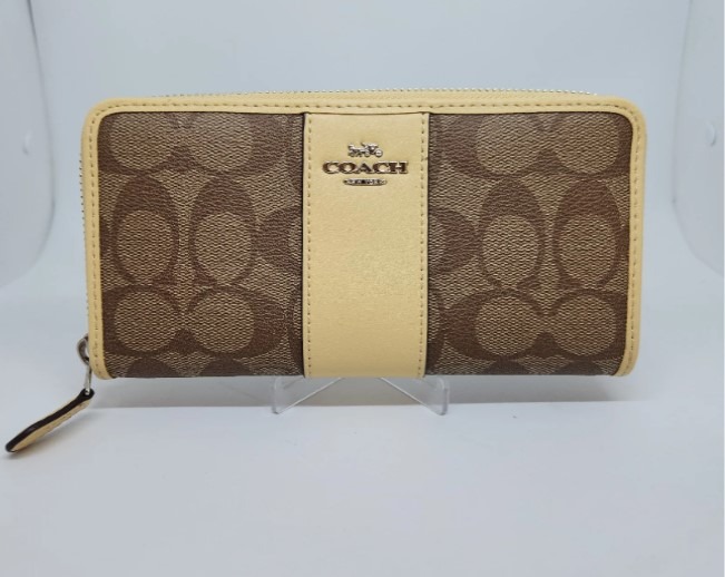 Coach leather wallet- NWOT