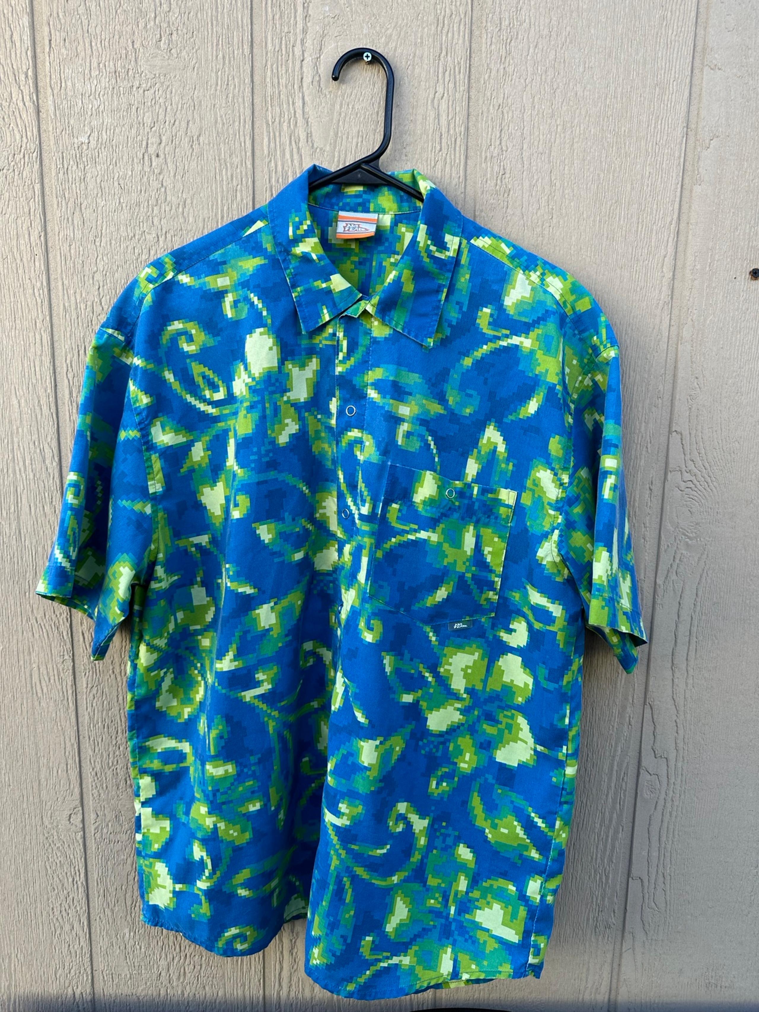 Vintage NO FEAR Men’s  XL Button Up Shirt Hawaii Style Flower Design Blue Green