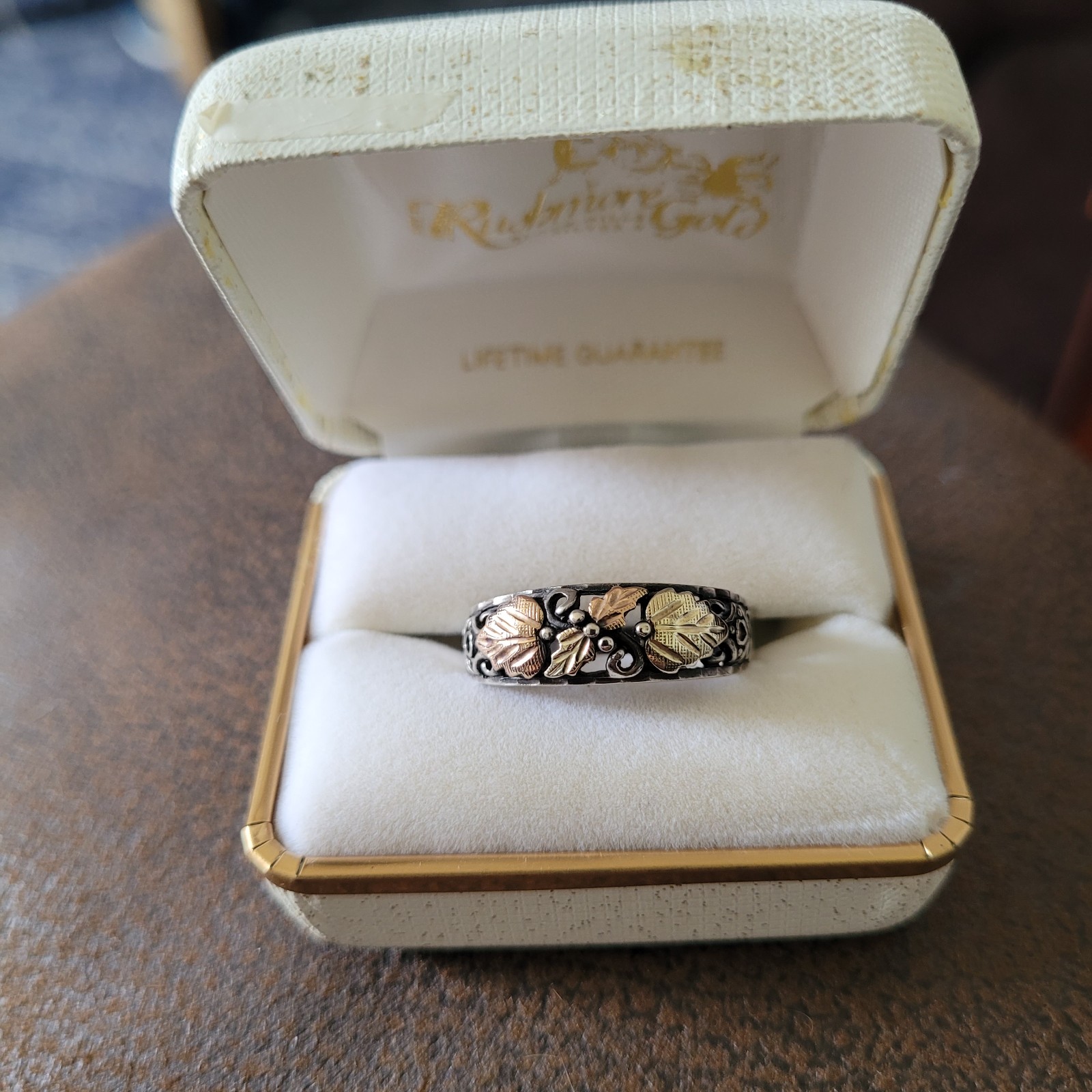 Black Hills Gold vintage band style ring
