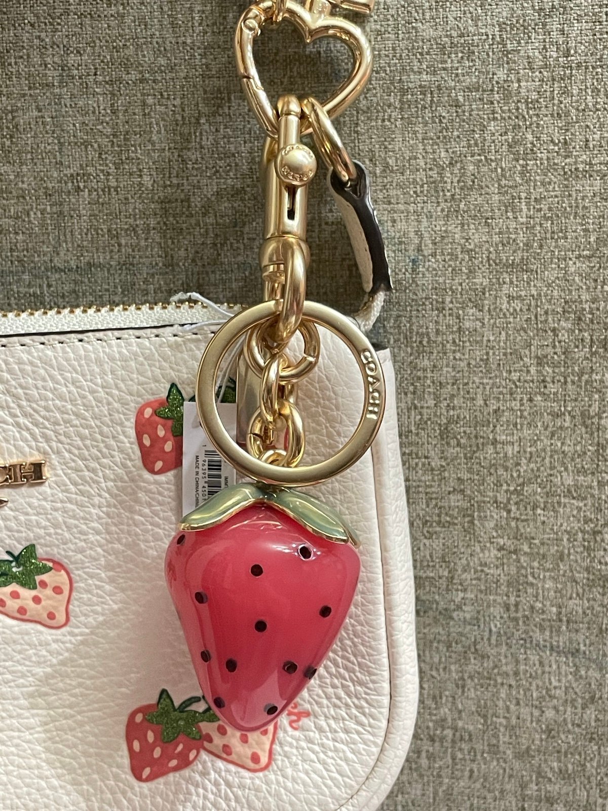 NWT！COACH X OBSERVED BY US STRAWBERRY BAG CHARM（CU308）gift receipt FAST SHIPPING