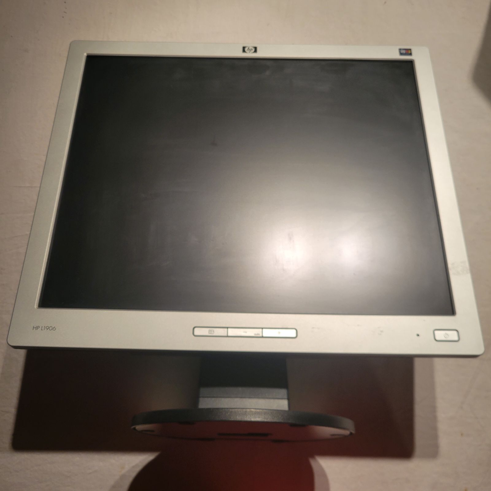 HP L1906 19 LCD Monitor 1280 x 1024 VGA