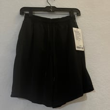 Lululemon relaxed fit mesh training short 8” size 4