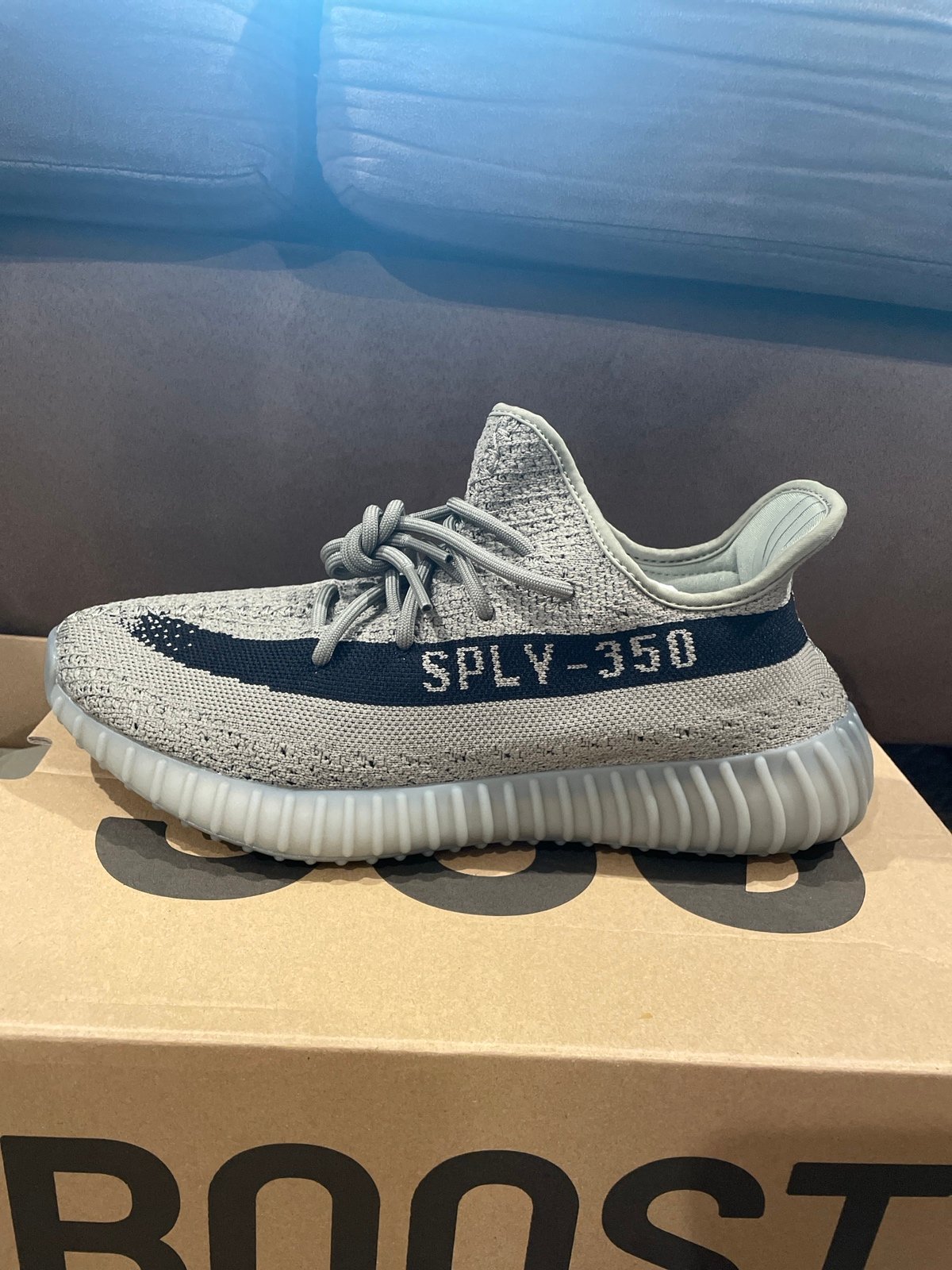 yeezy boost 350 V2 size 9 men