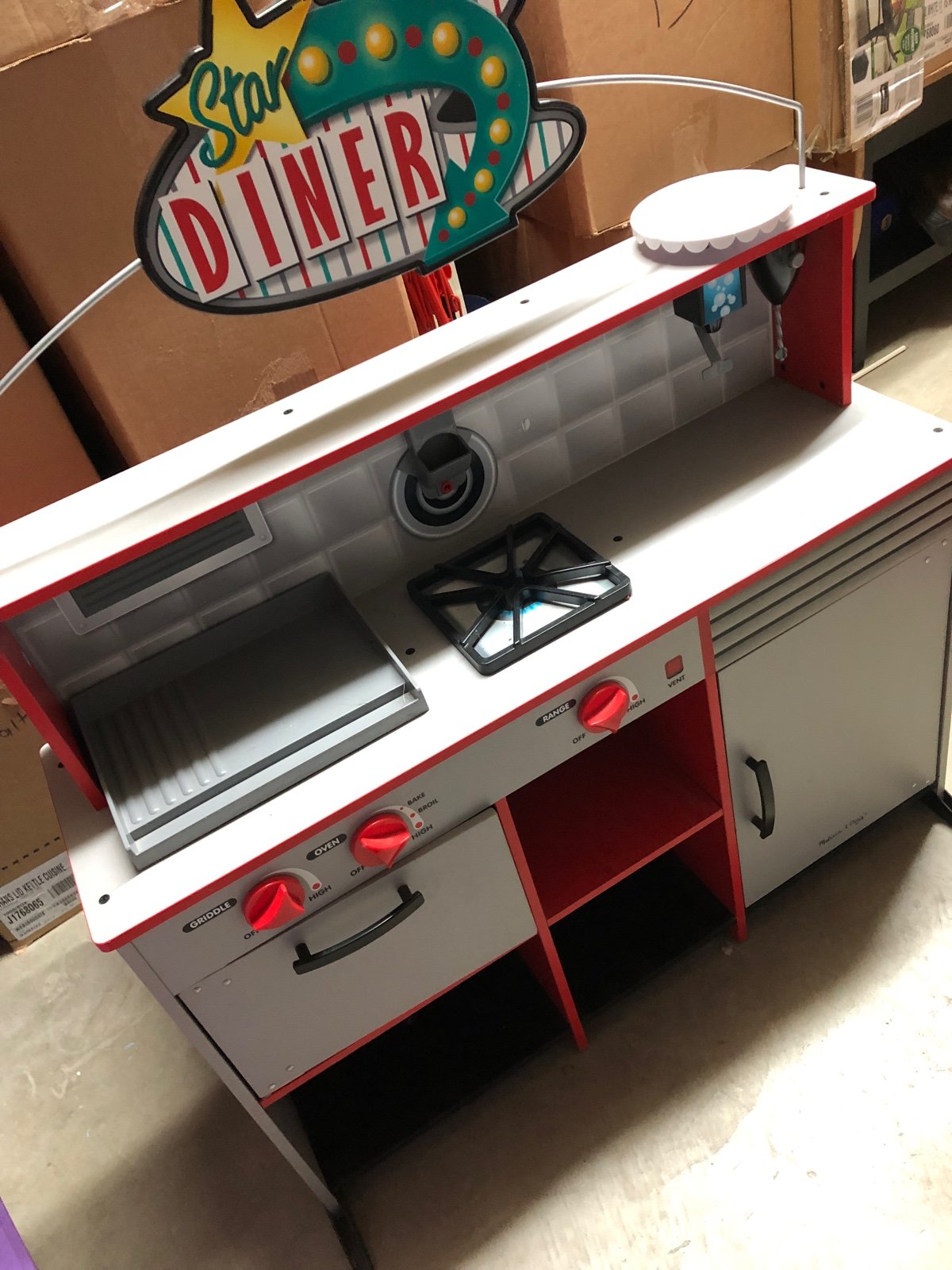 Melissa & Doug star Diner