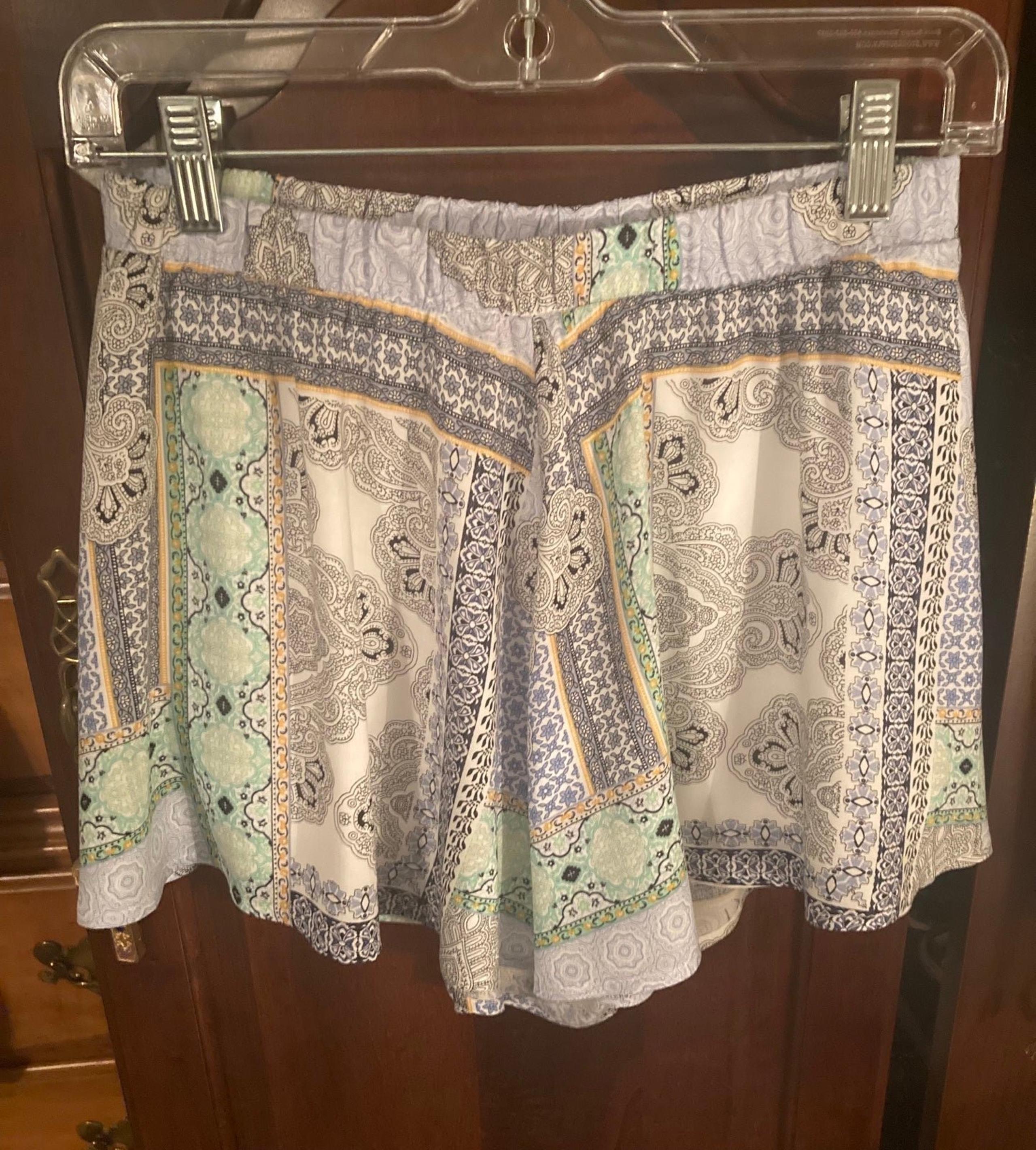 Altar’d State Lined Shorts✨
