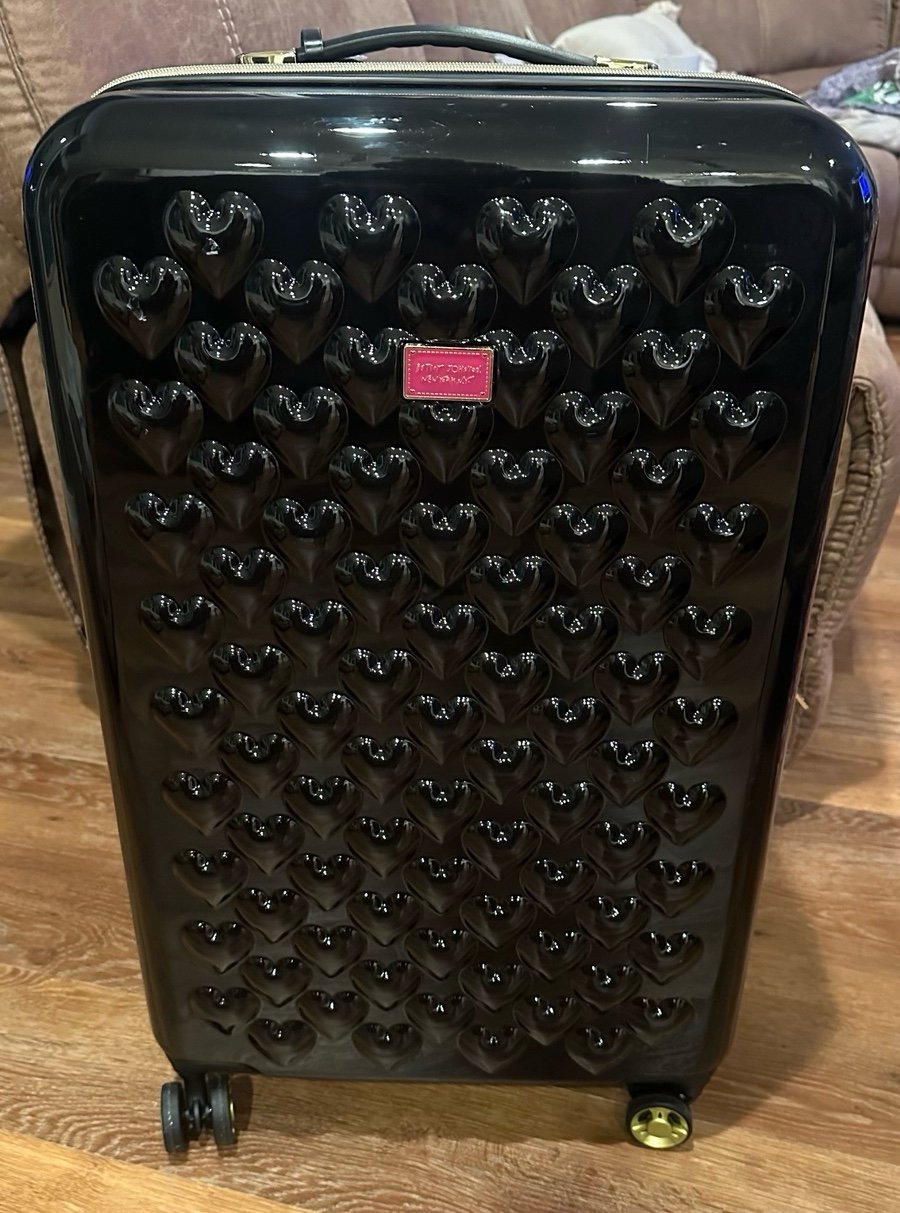 Betsey Johnson 26 Heart to Heart Black Luggage